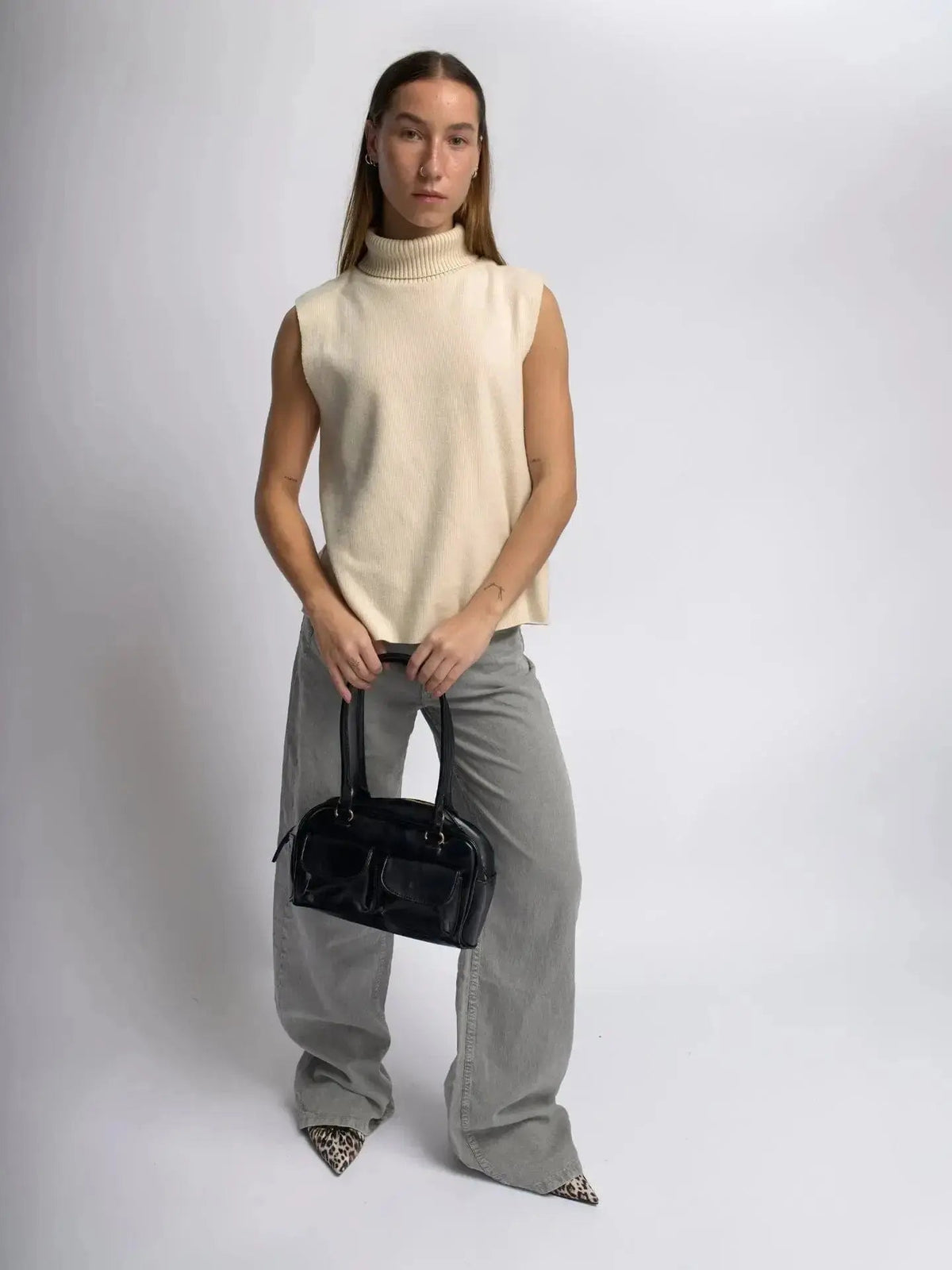 Vivienne Sleek Leather Carry