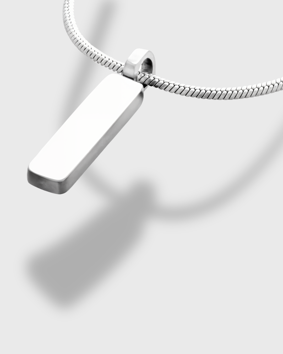 AVORA – SQUARE CHAIN PENDANT