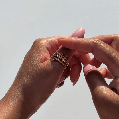 Aria Interlocking Anxi Ring
